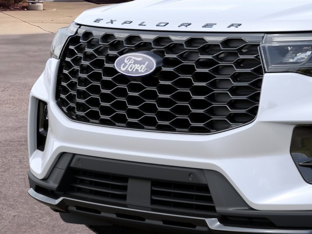 New 2027 Star White Metallic Tri-Coat Ford ST-Line image 17