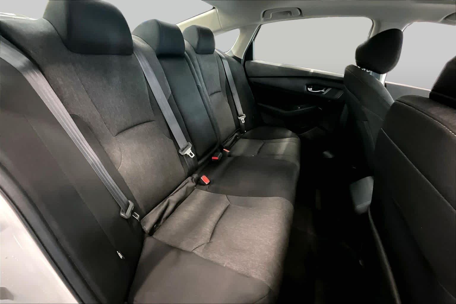 Used 2024 Platinum White Pearl Honda EX image 21