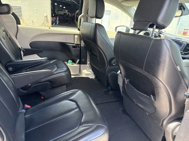 Used 2021 Gray Chrysler LXI image 18