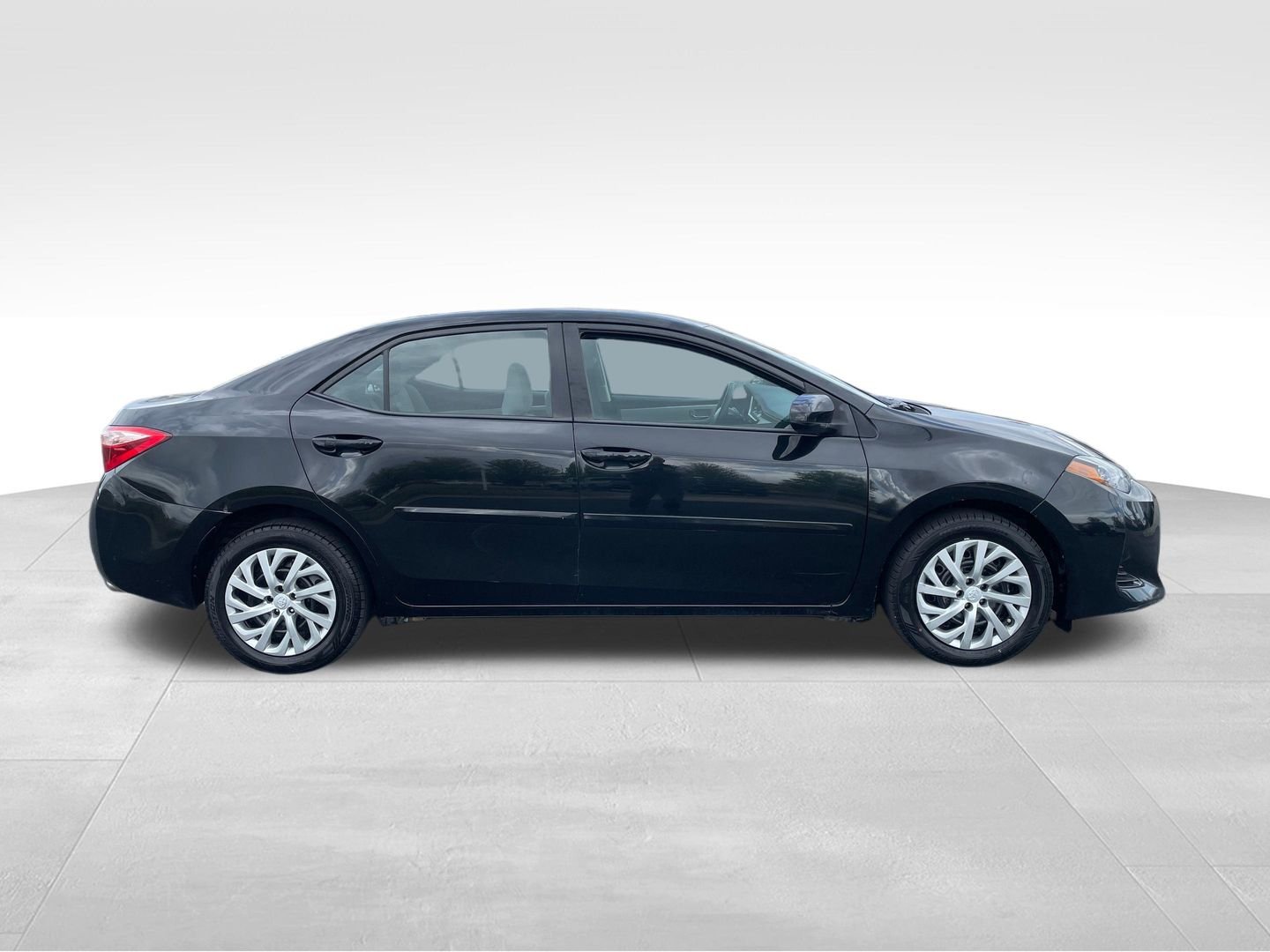 Used 2017 Toyota Corolla LE with VIN 2T1BURHEXHC800582 for sale in Union Gap, WA