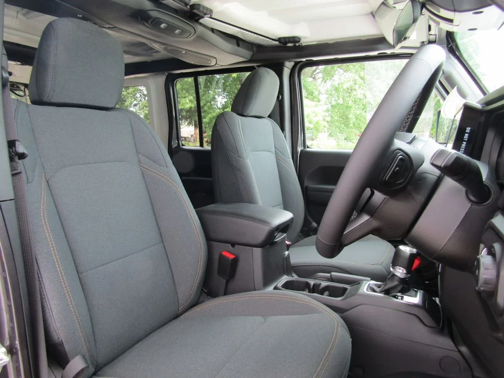 New 2026 granite crystal metallic clearcoat Jeep Sport RHD image 16