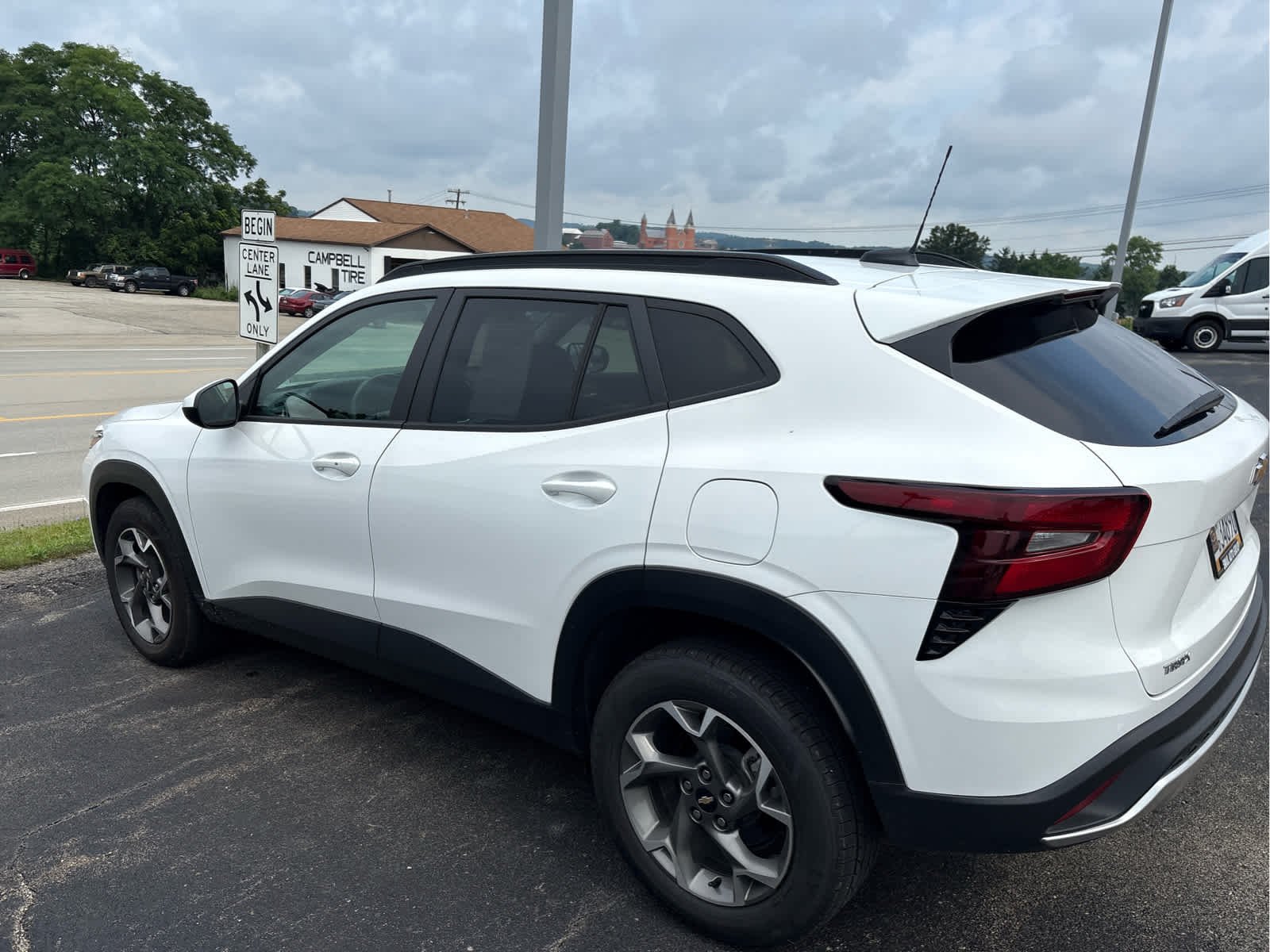 Used 2024 Summit White Chevrolet LT image 5
