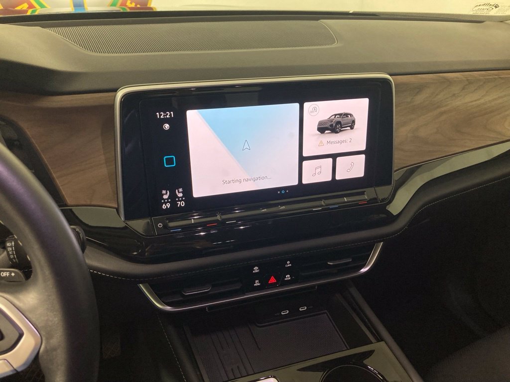 Used 2025 Volkswagen Atlas SE w/Tech with VIN 1V2HR2CA6SC527999 for sale in Monticello, Minnesota