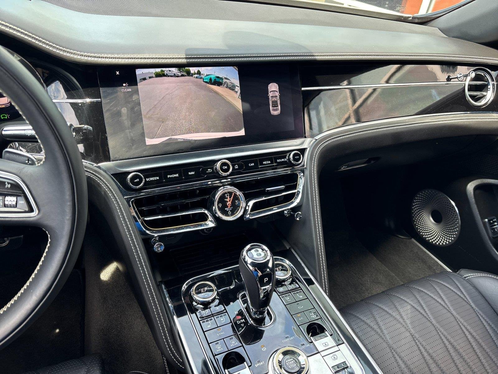 Used 2021 Glacier White Bentley W12 image 32