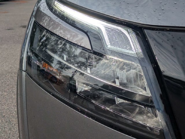 Used 2025 Gray Nissan Platinum image 10