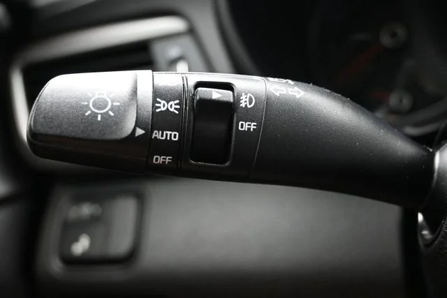 Used 2018 Black Kia S image 20