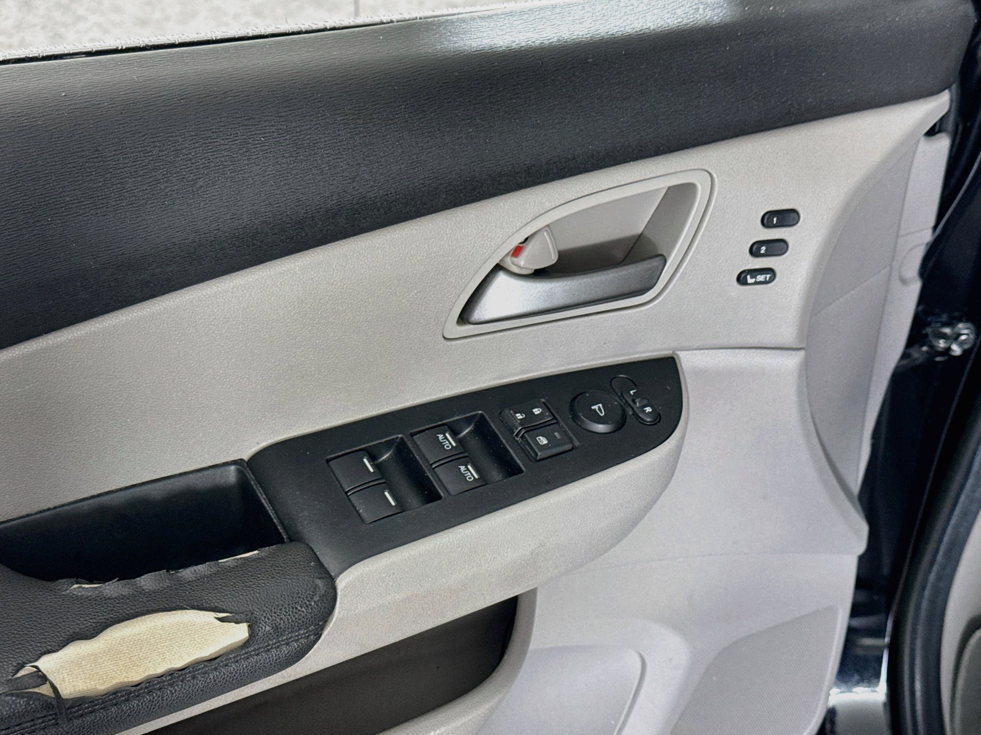 Used 2013 Crystal Black Pearl Honda Touring image 18