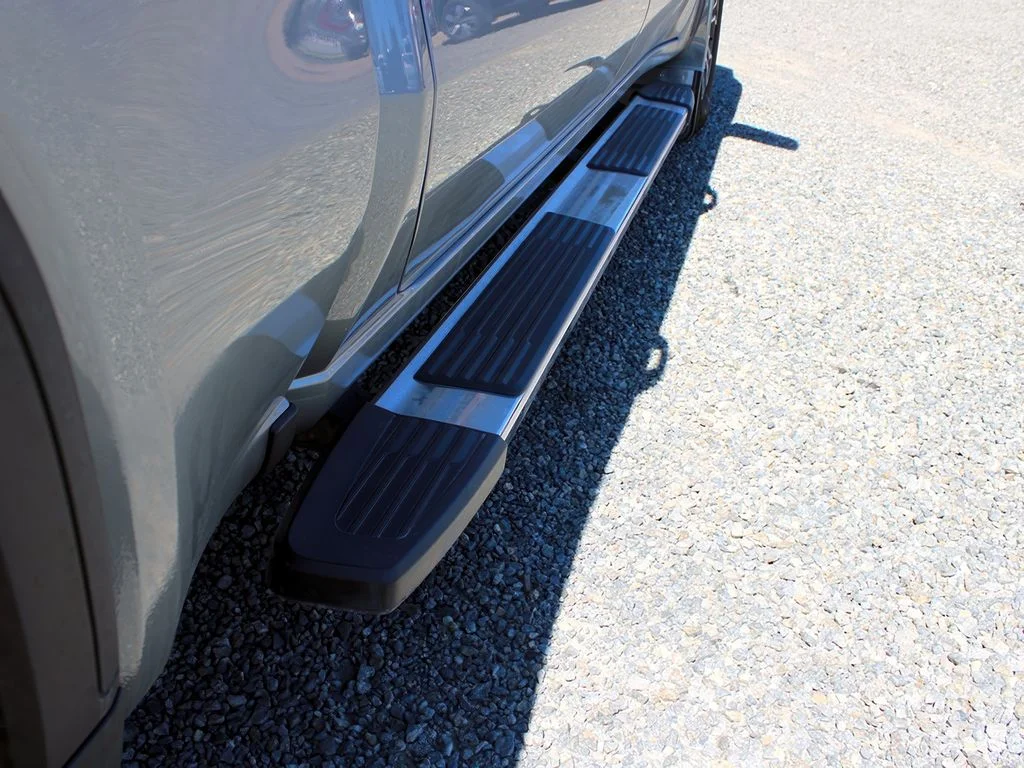 Used 2024 Sterling Metallic GMC SLT image 31