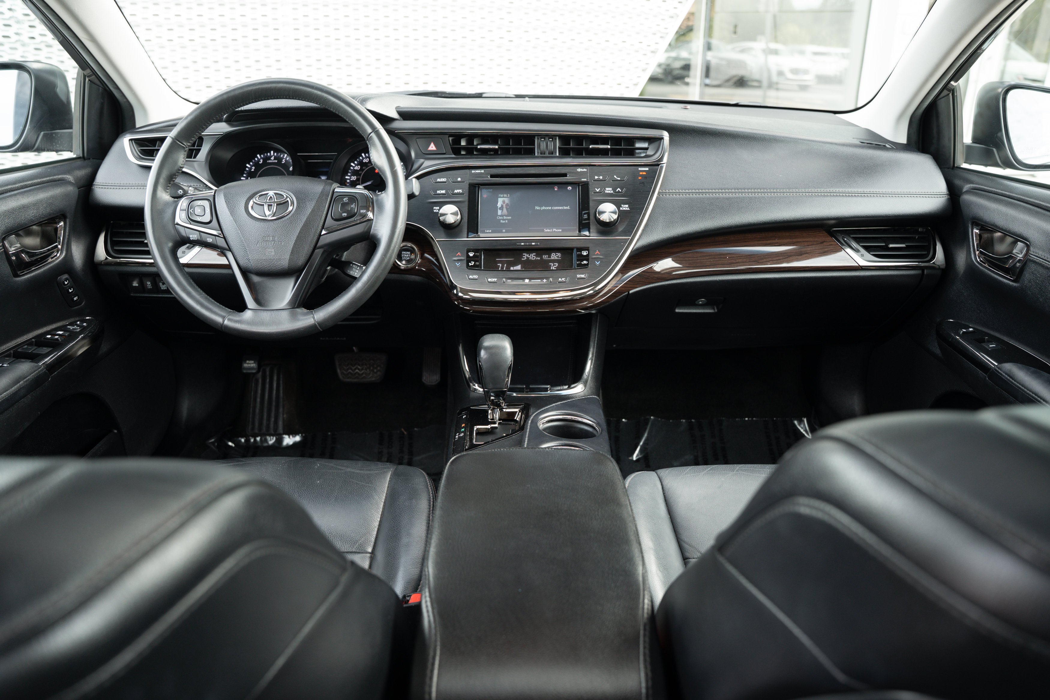 Used 2015 Magnetic Gray Metallic Toyota XLE Touring image 8