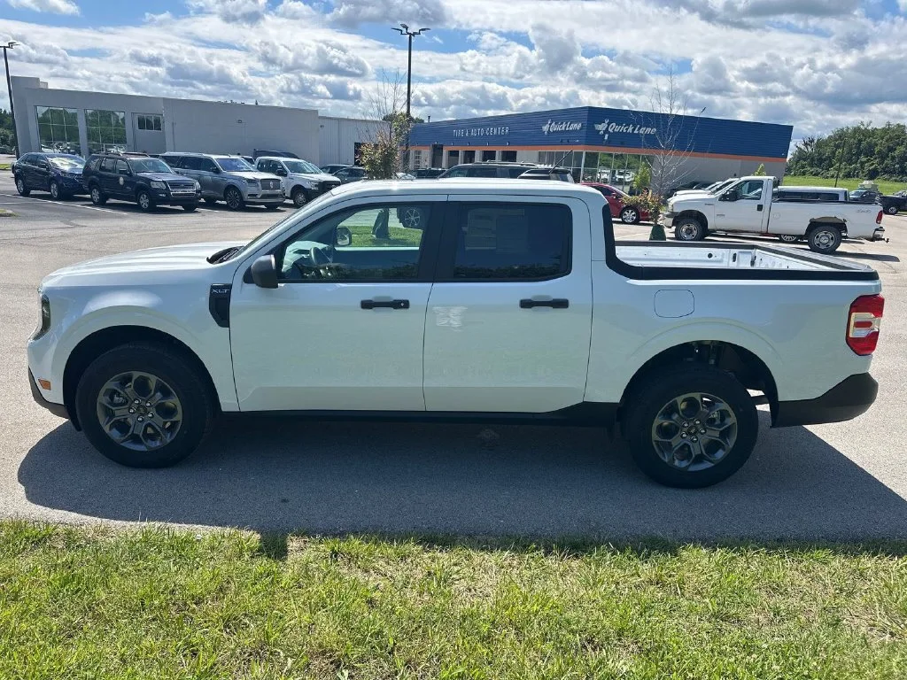 New 2026 White Ford XLT image 10