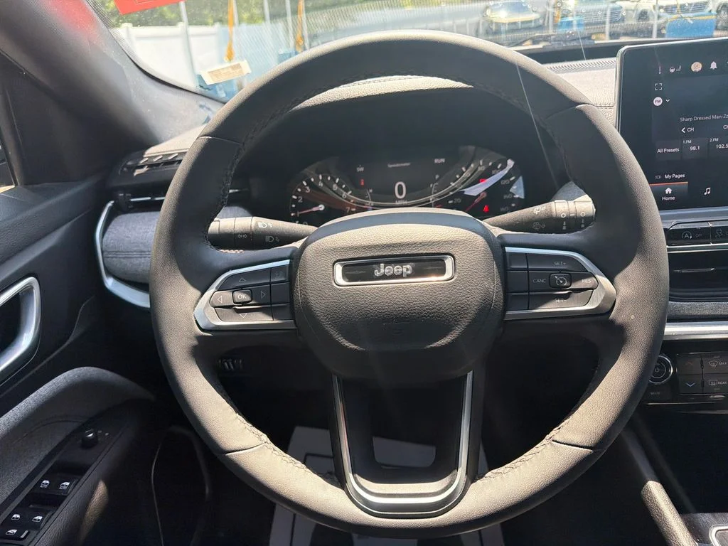 Used 2024 Black Jeep Latitude Lux image 17
