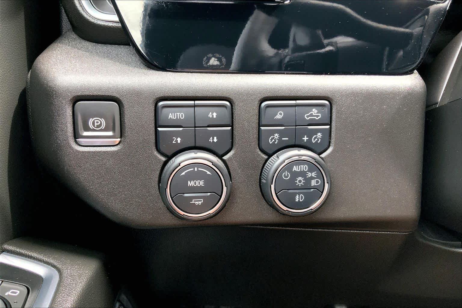 Used 2024 Iridescent Pearl Tricoat Chevrolet High Country image 35