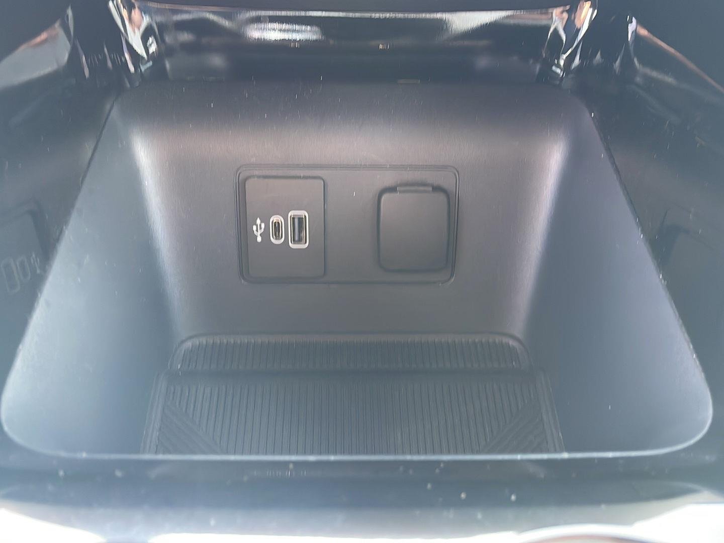New 2026 Space White Metallic Ford Platinum™ image 19