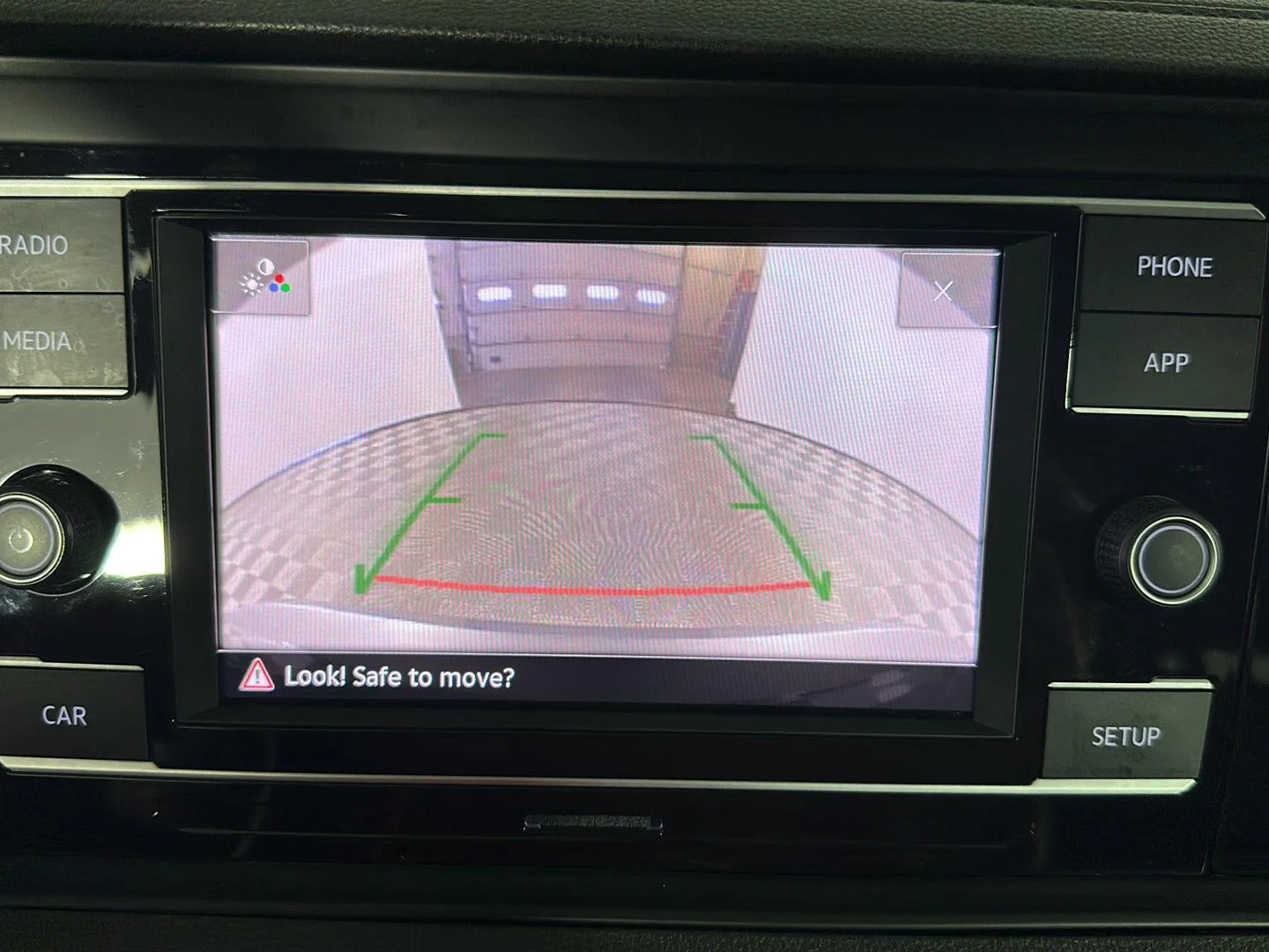 Used 2019 Platinum Gray Metallic Volkswagen SE image 30