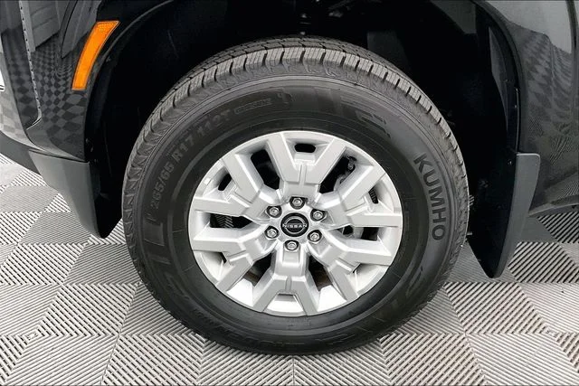 Used 2022 Super Black Nissan SV image 10