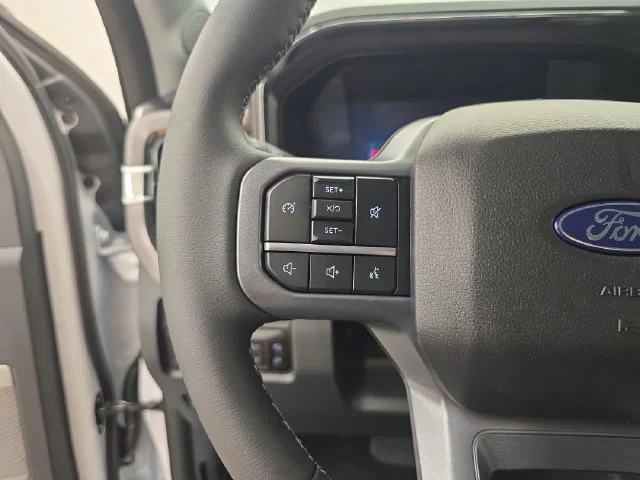 New 2027 Oxford White Ford F-350® Lariat® image 38