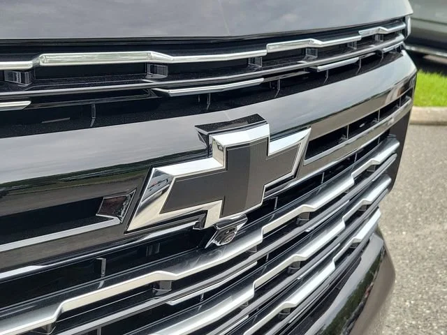 New 2026 Black Chevrolet High Country image 6