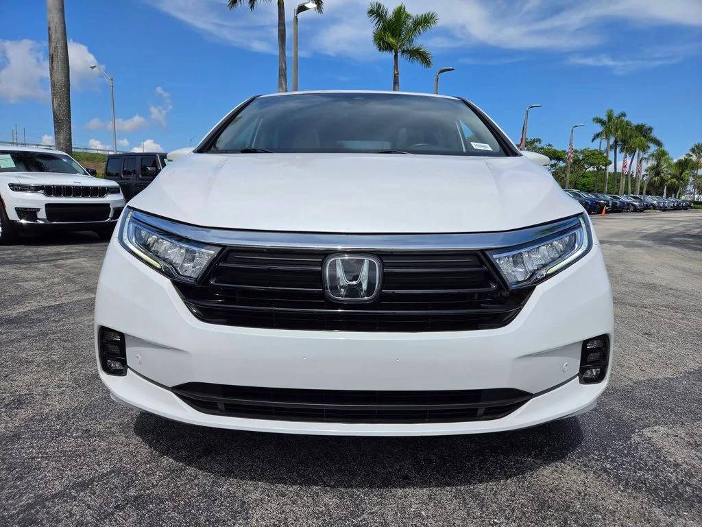 Used 2024 White Honda Touring image 8