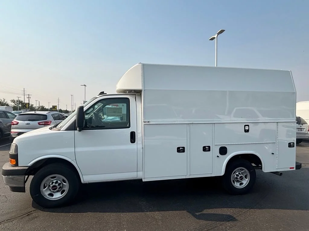 New 2024 Summit White GMC 1WT image 2