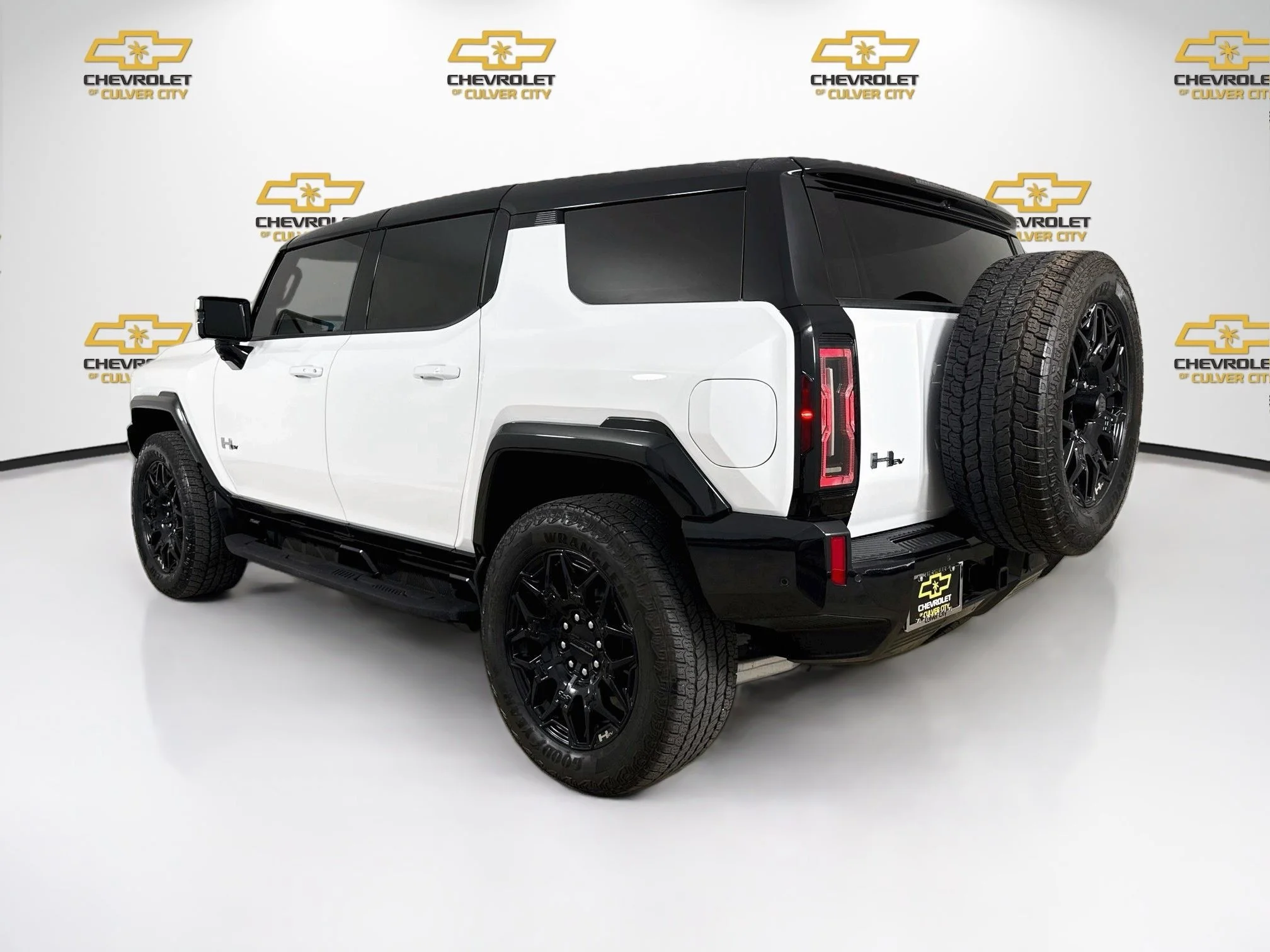 Used 2025 Interstellar White GMC 2X image 6