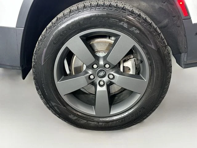 Certified Used 2025 Fuji White Land Rover S image 29