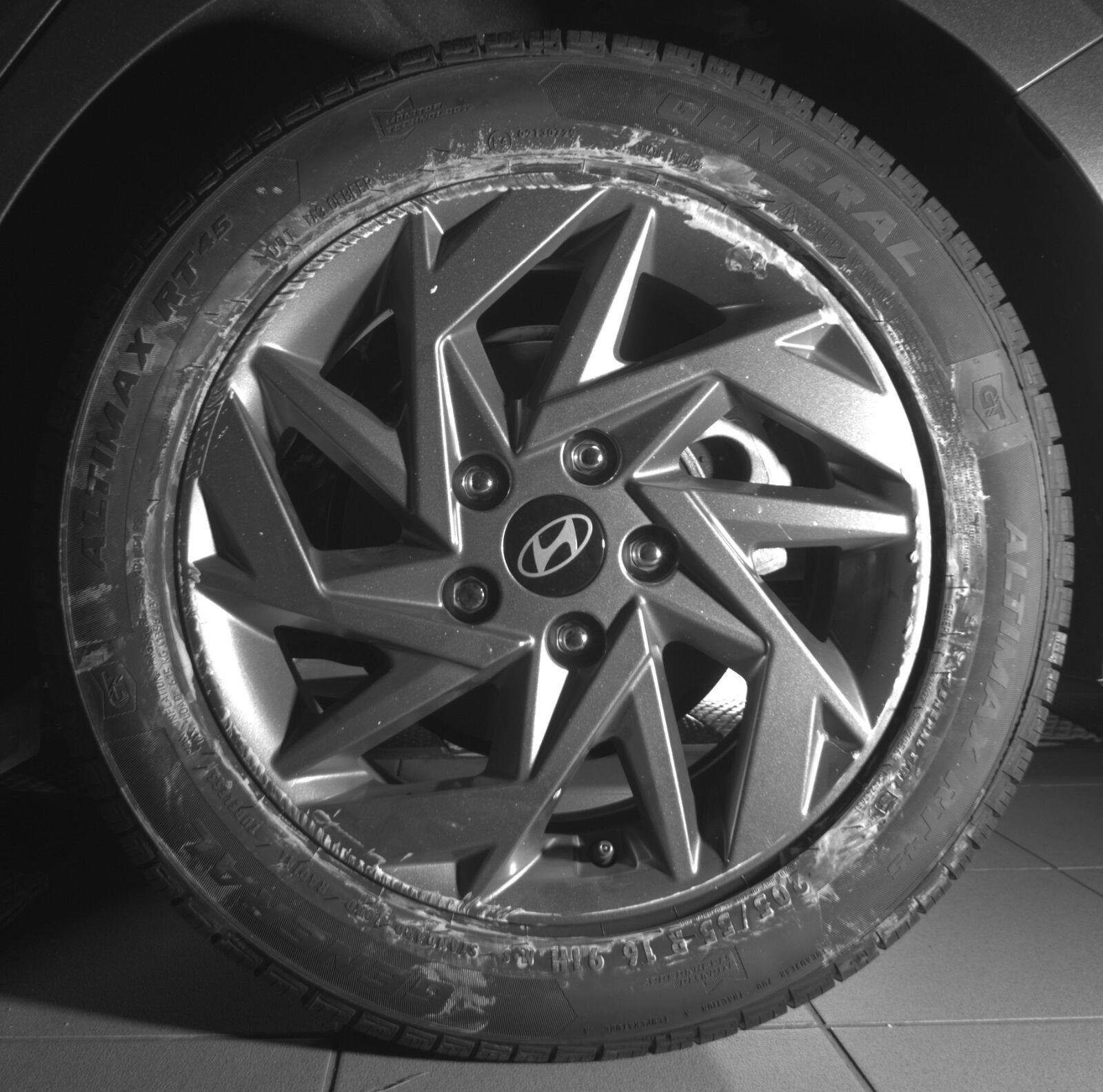 Used 2024 Amazon Gray Hyundai SEL image 13