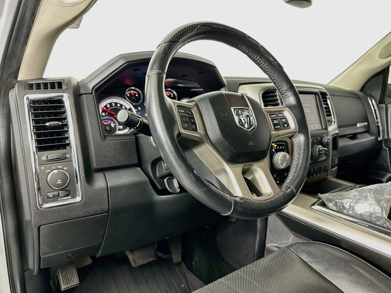 Used 2015 Bright Silver Clearcoat Metallic Ram Laramie image 10