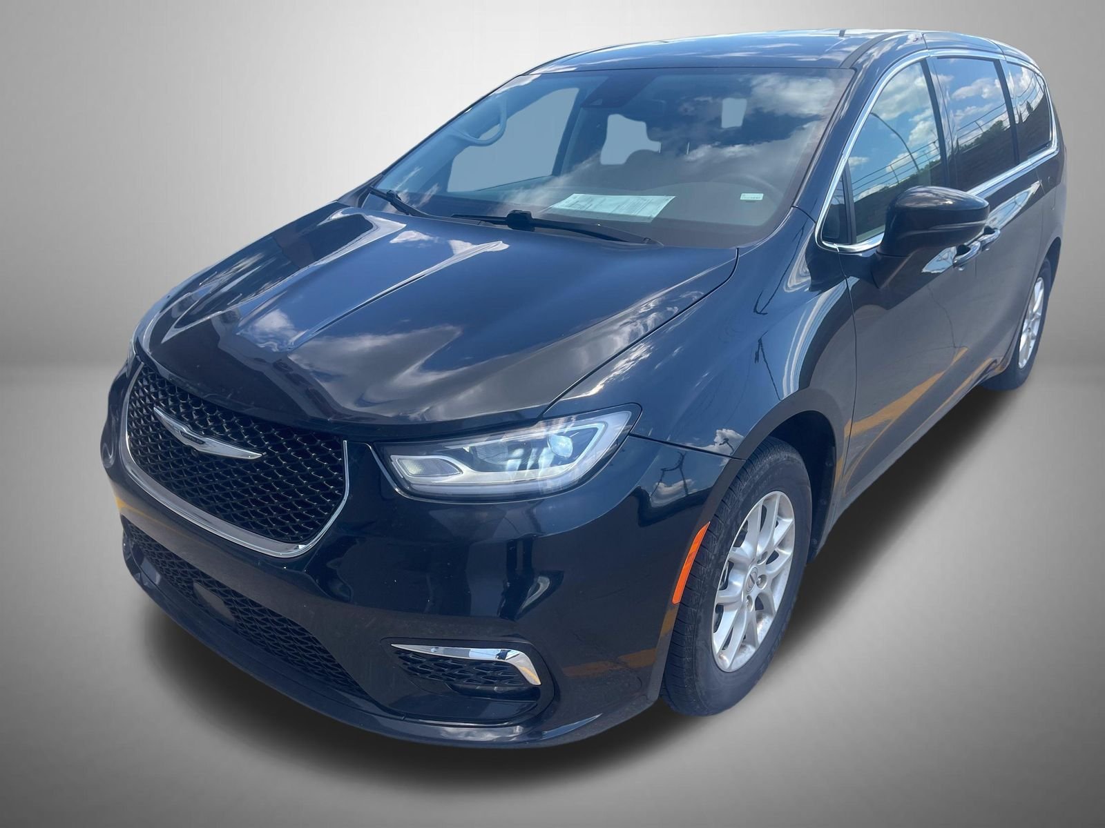 2023 Chrysler Pacifica Touring L's photo