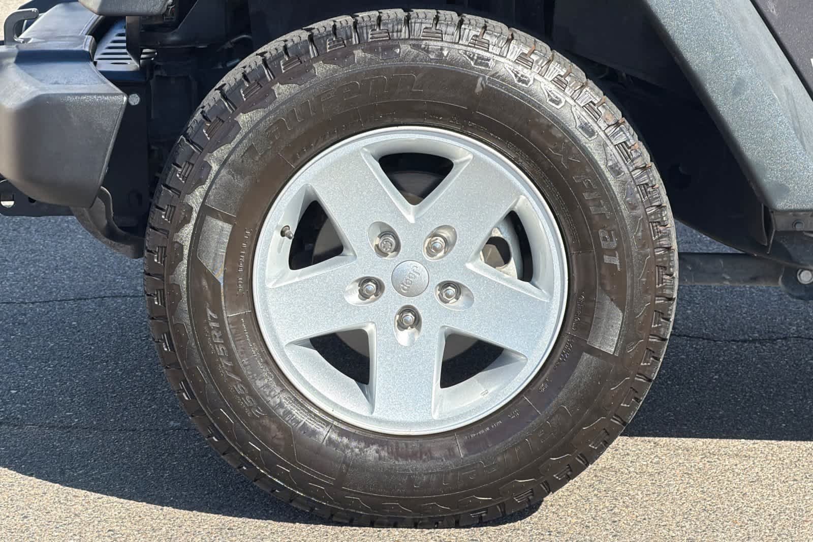 Used 2018 Granite Crystal Metallic Clearcoat Jeep Sport S image 27