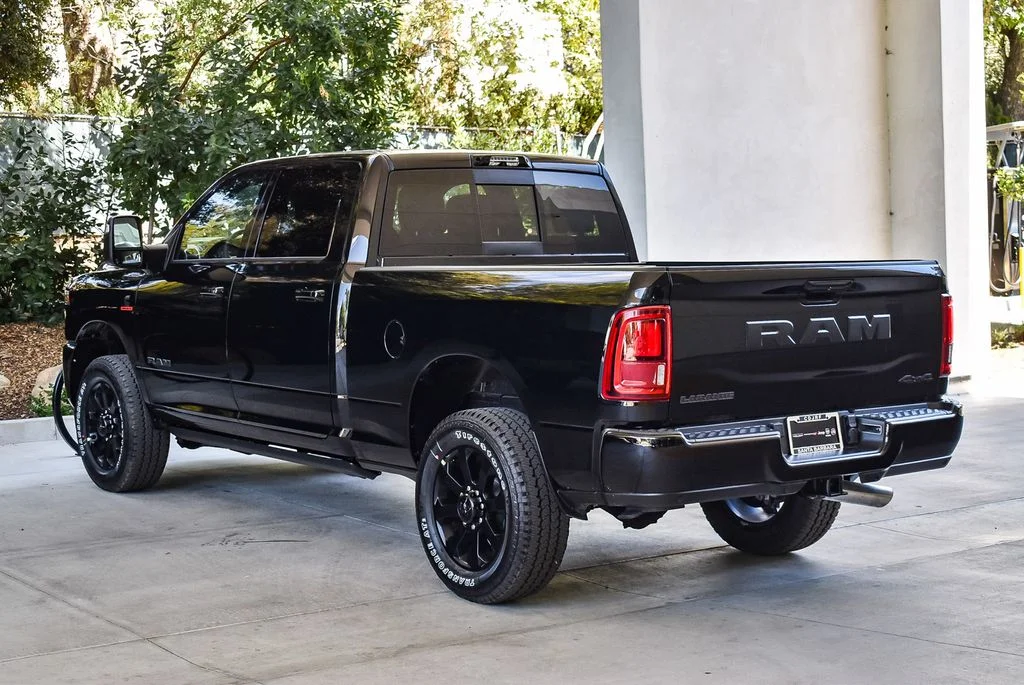 New 2026 Diamond Black Crystal Pearl-Coat Exterior Paint RAM Laramie image 4
