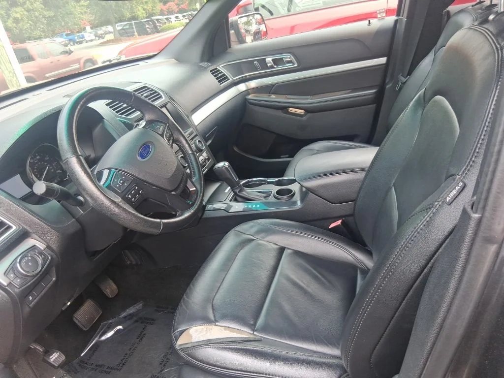 Used 2017 Gray Ford XLT image 9