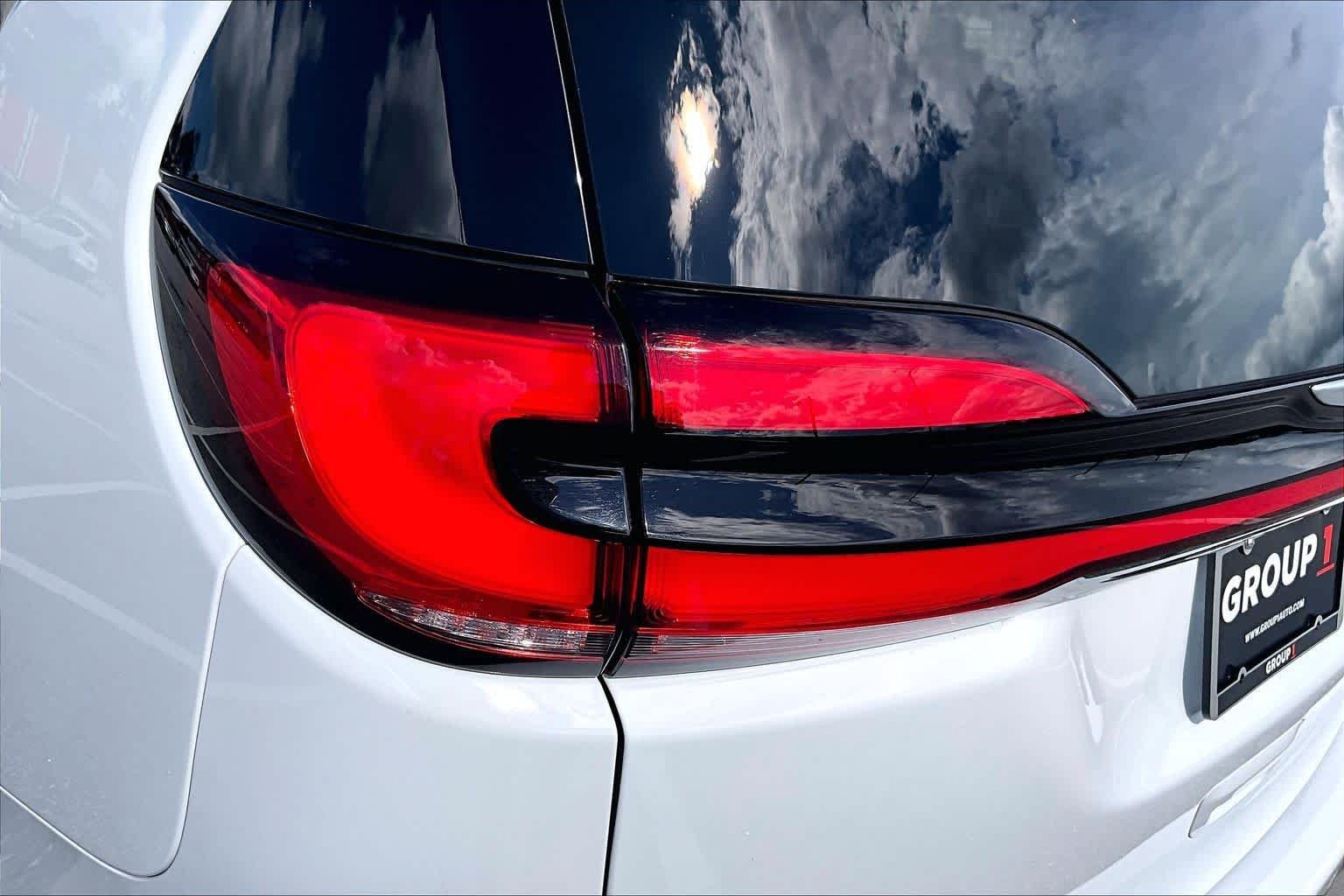 Used 2024 Bright White Clearcoat Chrysler Hybrid Select image 29