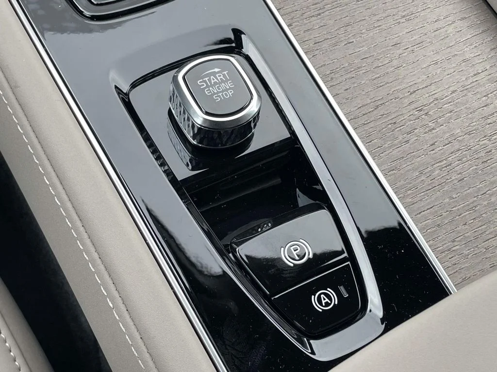 New 2026 Vapour Grey Volvo Plus image 22