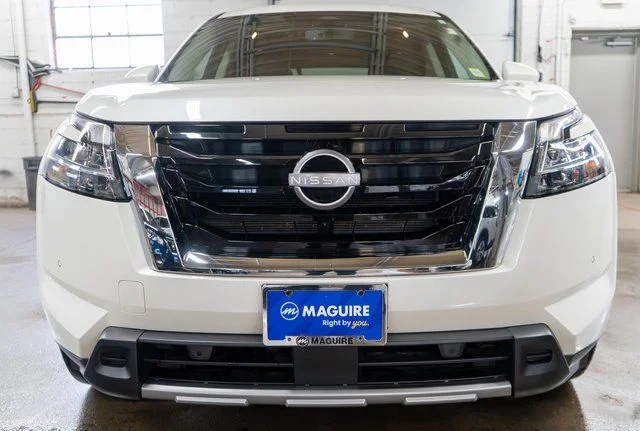 Used 2024 White Nissan SL image 3