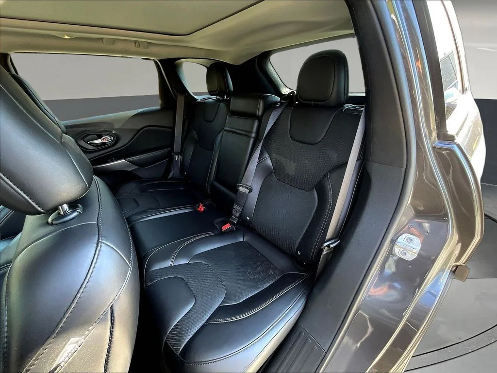 Used 2019 Gray Jeep Limited image 26