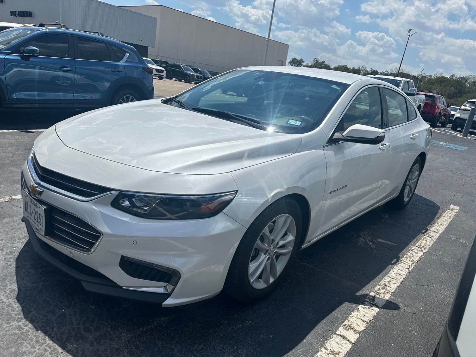 Used 2018 Pearl Chevrolet Hybrid image 3