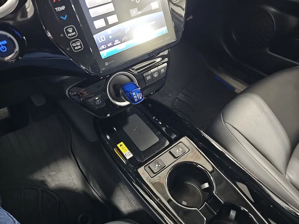 Used 2020 Silver Toyota XLE image 27