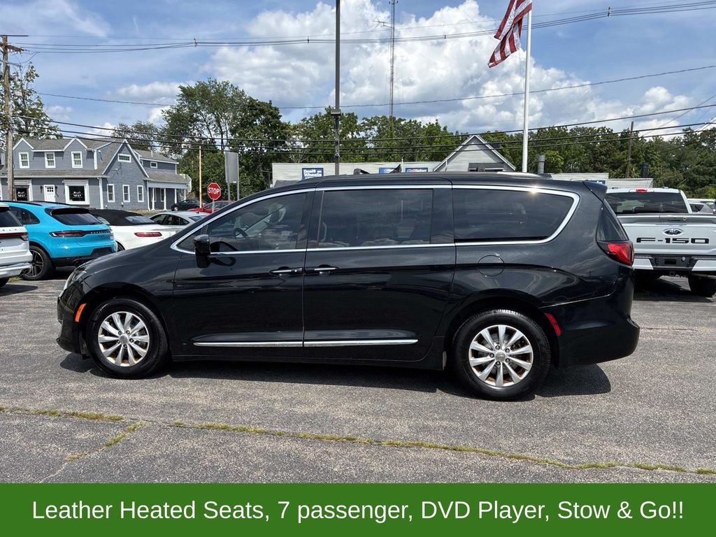 Used 2017 Black Chrysler Touring L image 4