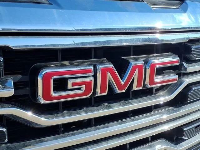 Used 2025 Onyx Black GMC SLT image 28
