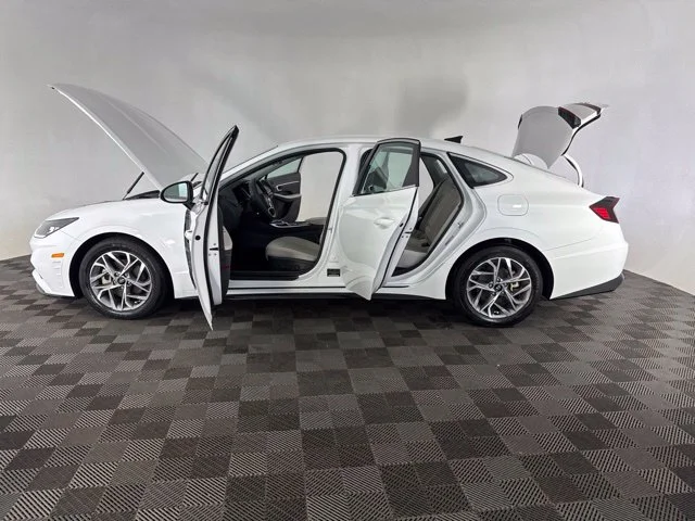 Used 2023 White Hyundai SEL image 12