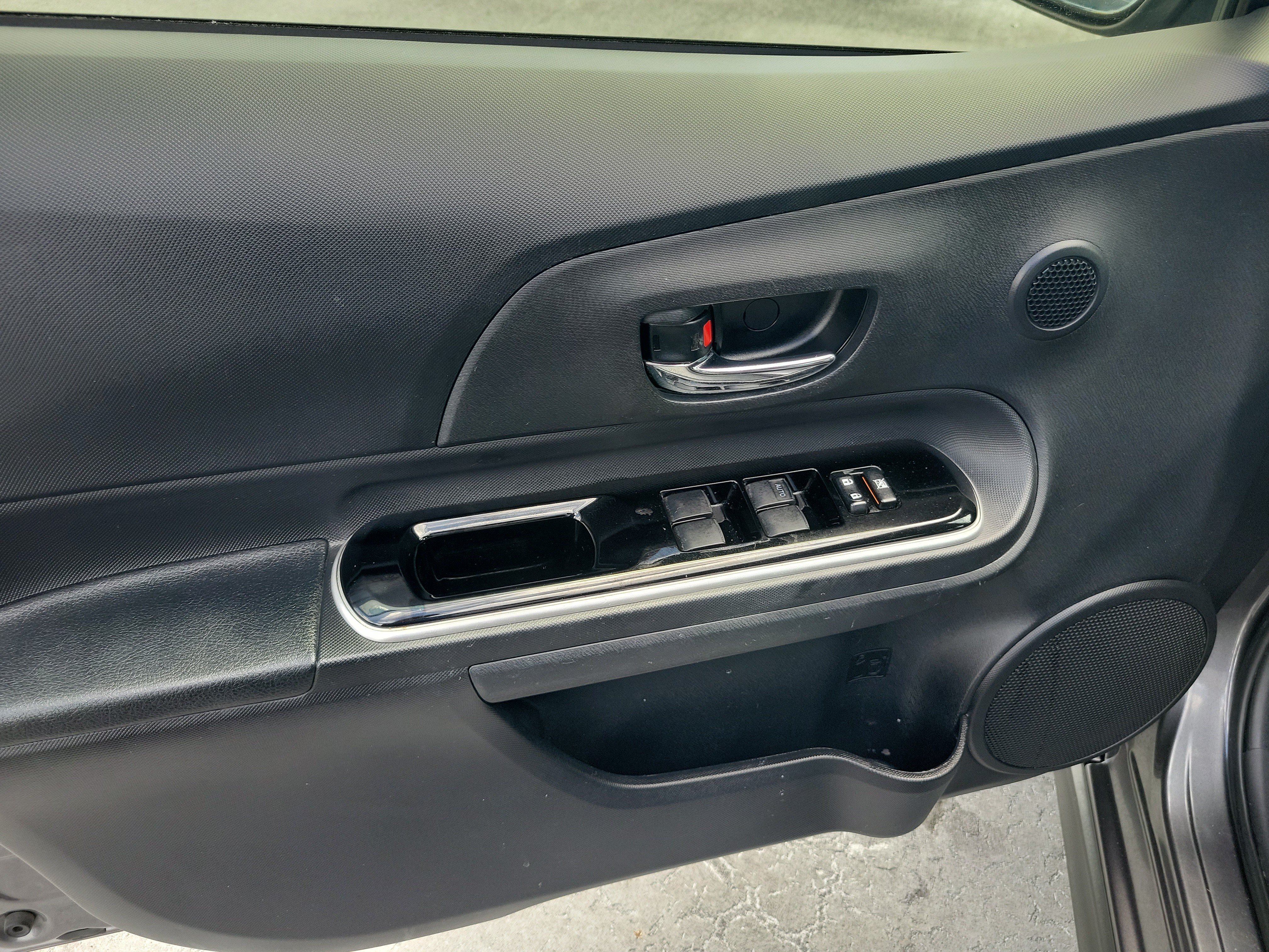 Used 2019 Magnetic Gray Metallic Toyota L image 19