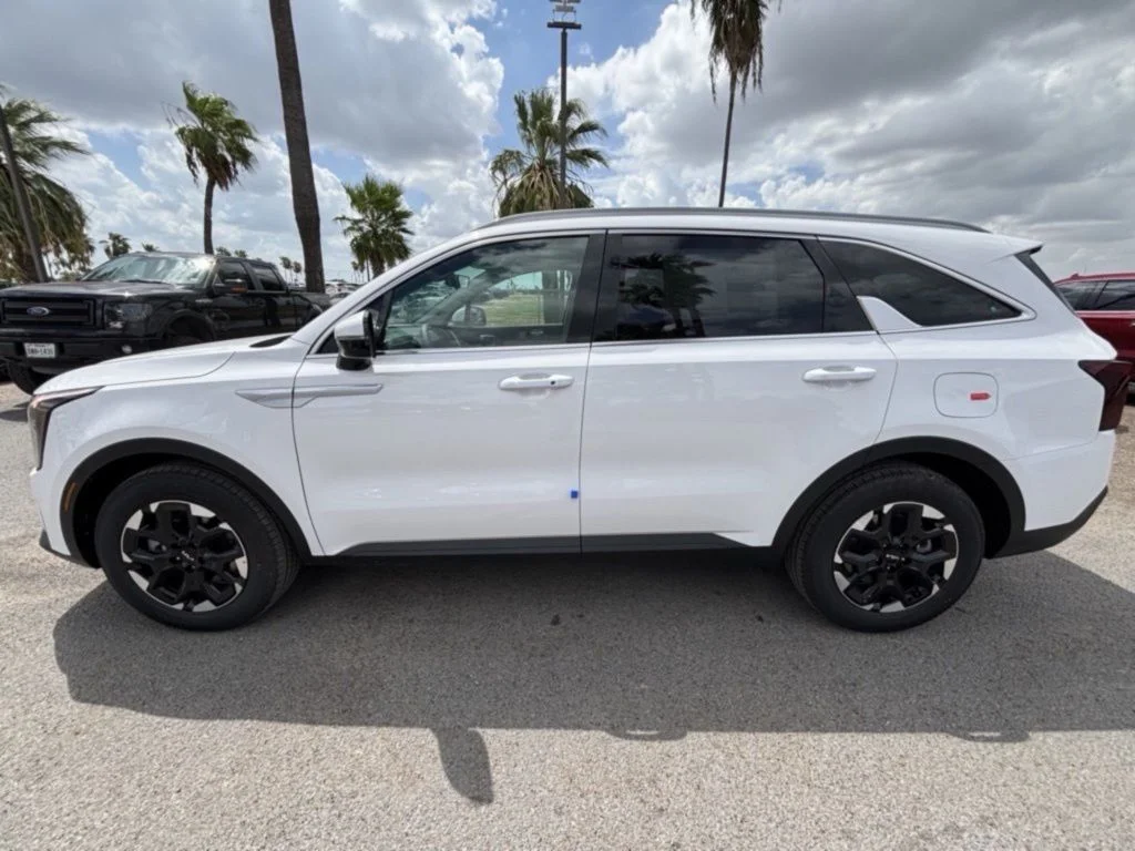 New 2026 White Kia S image 3