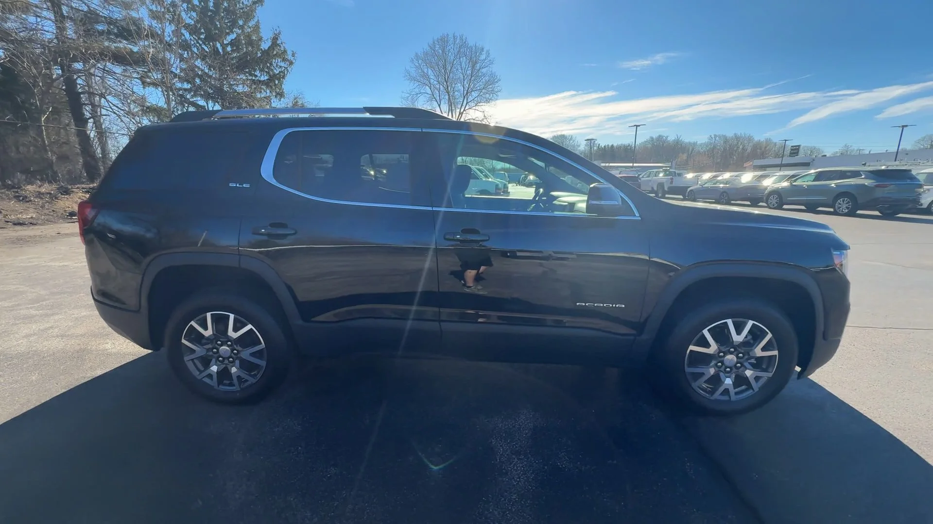 Used 2023 Ebony Twilight Metallic GMC SLE image 9