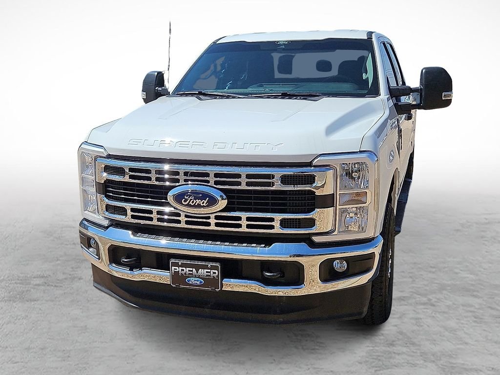 Used 2025 Oxford White Ford XLT image 4