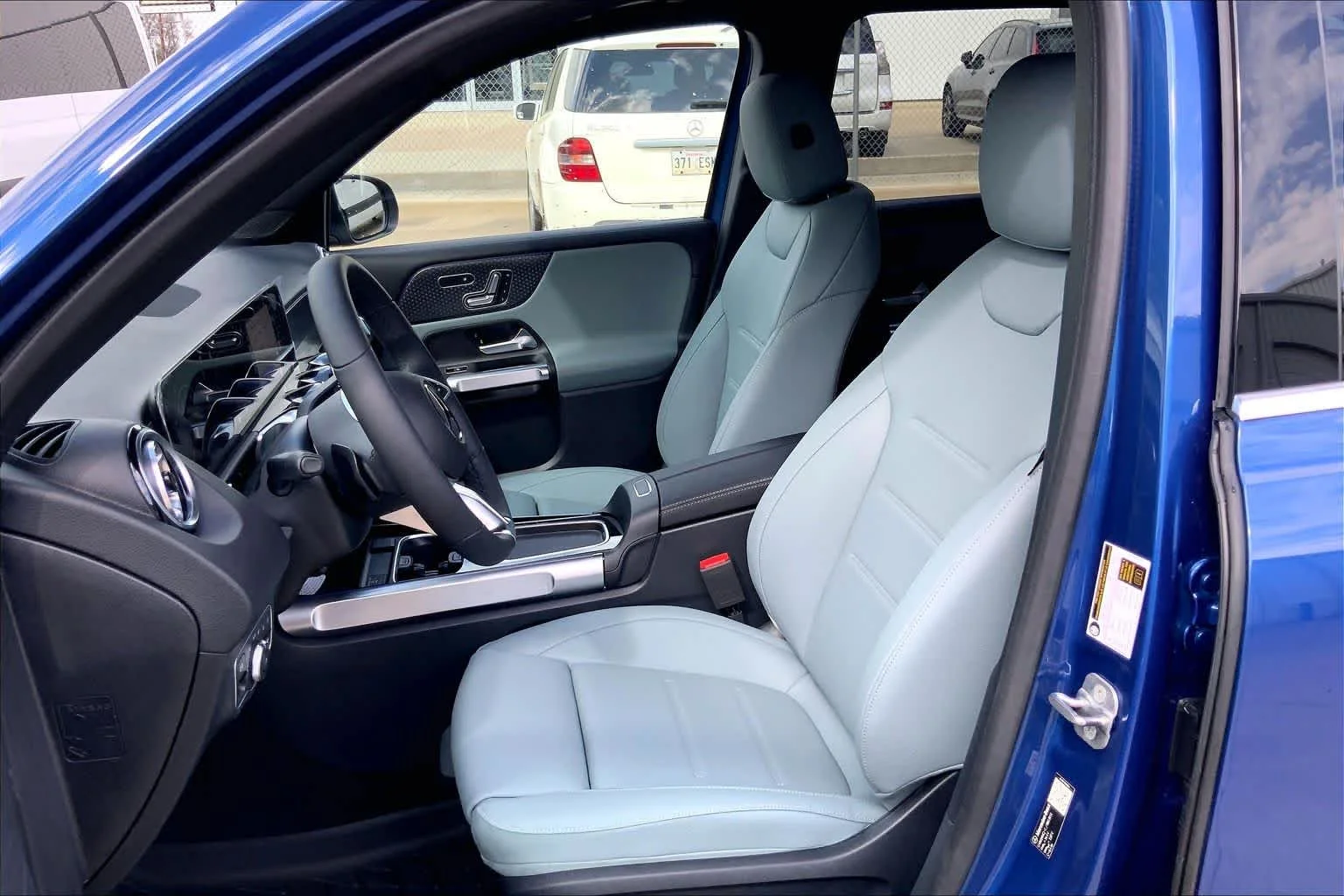 New 2026 Starling Blue Metallic Mercedes-Benz GLB 250 image 9