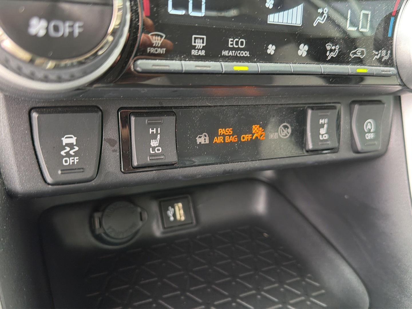 Used 2024 Ice Cap Toyota XLE image 27