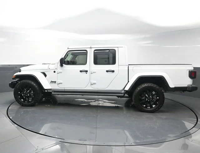 Used 2025 White Jeep Nighthawk image 4
