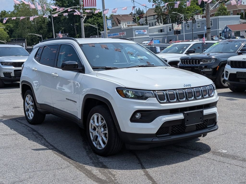Used 2022 White Jeep Latitude Lux image 4