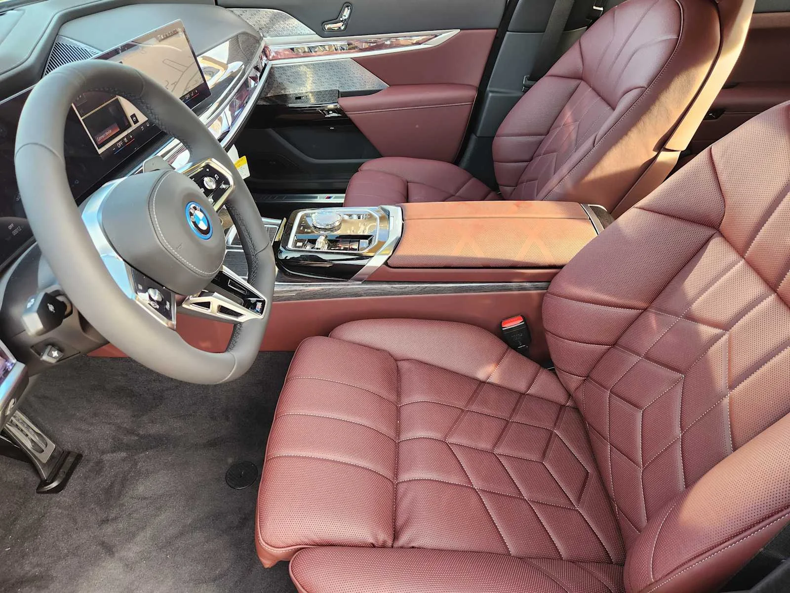 New 2026 Black Sapphire Metallic BMW 750e xDrive image 4