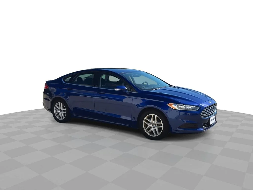 Used 2014 Blue Ford SE image 2